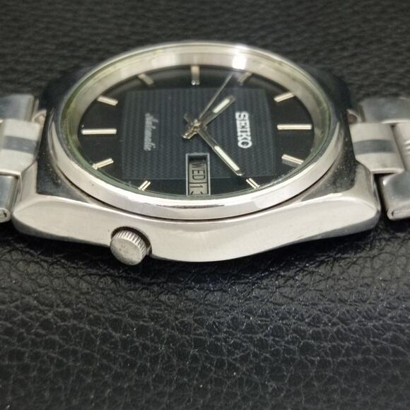 Vintage 1994 Seiko Automatic Mens Silver Watch W/daydate & Black accents - Picture 5 of 10